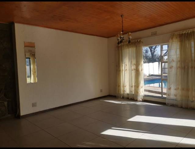 3 BEDROOM HOUSE FOR SALE IN BIRCHLEIGH NORTH